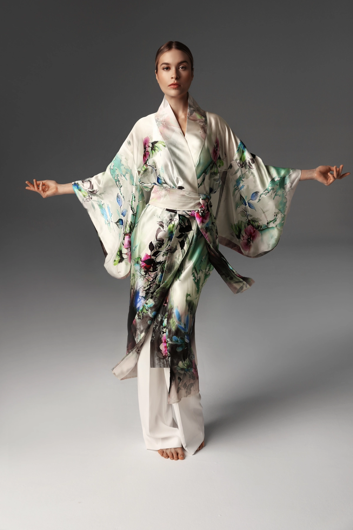 The model draws attention to the traditional sleeves characteristic of Japanese kimonos.