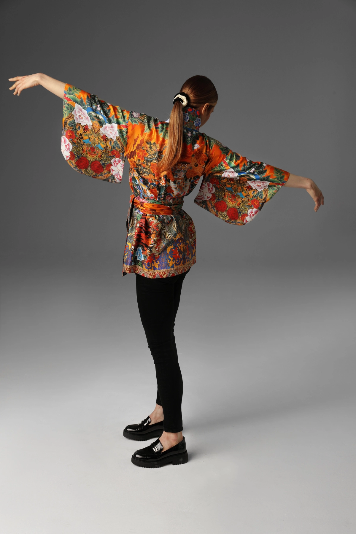 A view of the model from behind showing a short kimono, focusing attention on the sleeves.