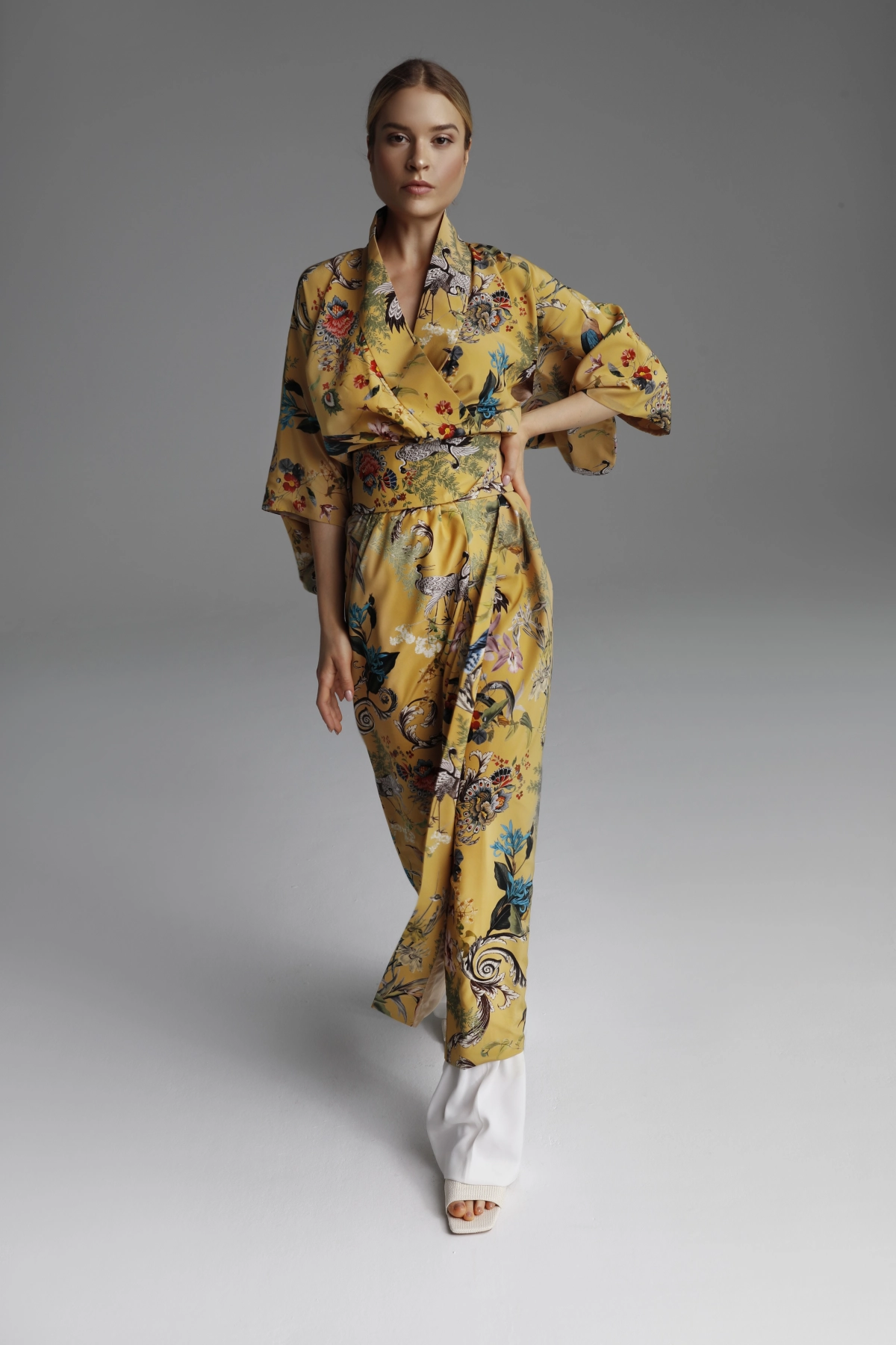 Model walking ahead in a long kimono, Monika Adamska.