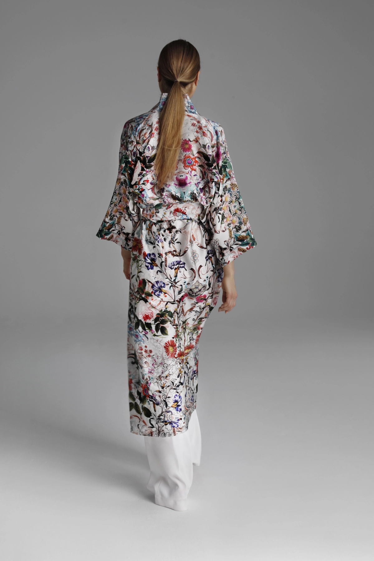 Model walking in a summer kimono, rear view.