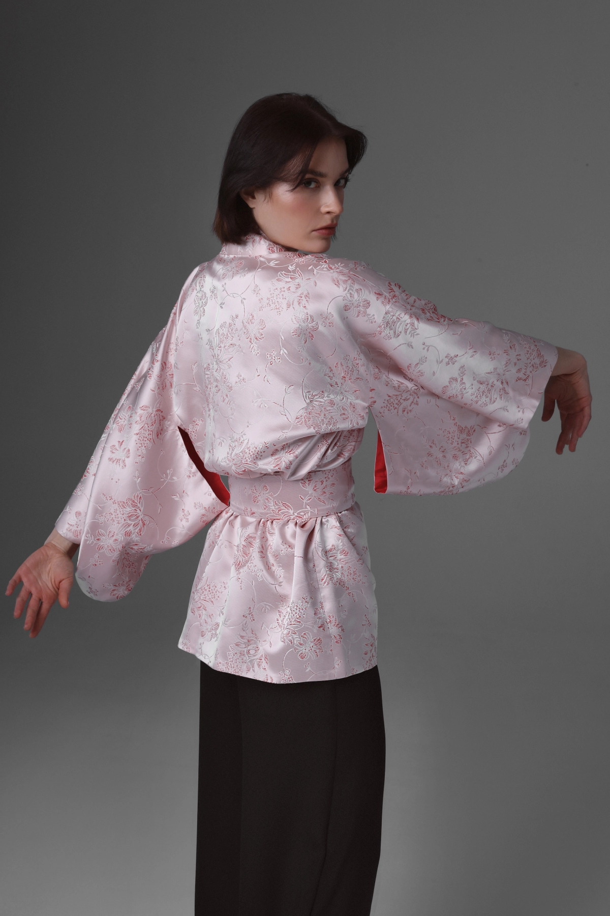 Model standing sideways showing the sleeves of the kimono Monika Adamska.