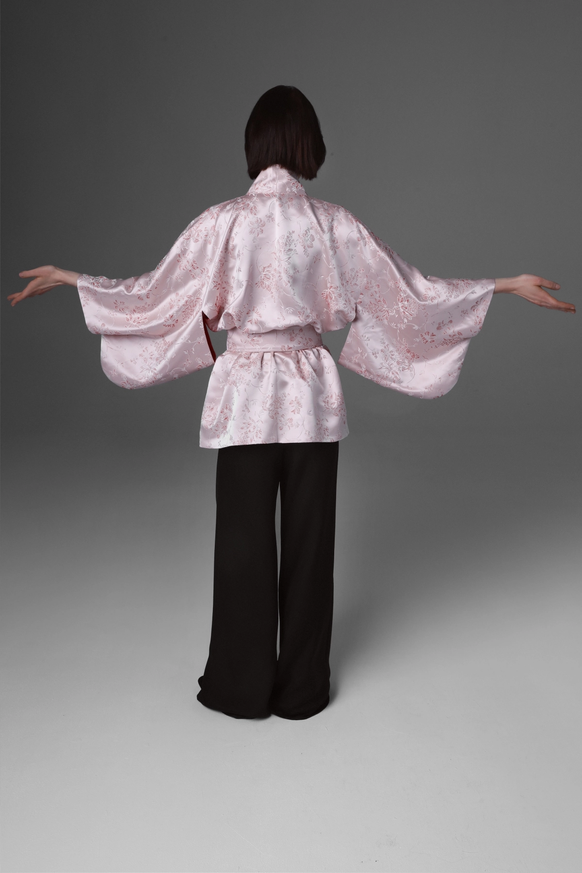 Short Silk Jacquard Kimono with Floral Pattern and Contrasting Lining | Monika Adamska – Luxury Womenswear