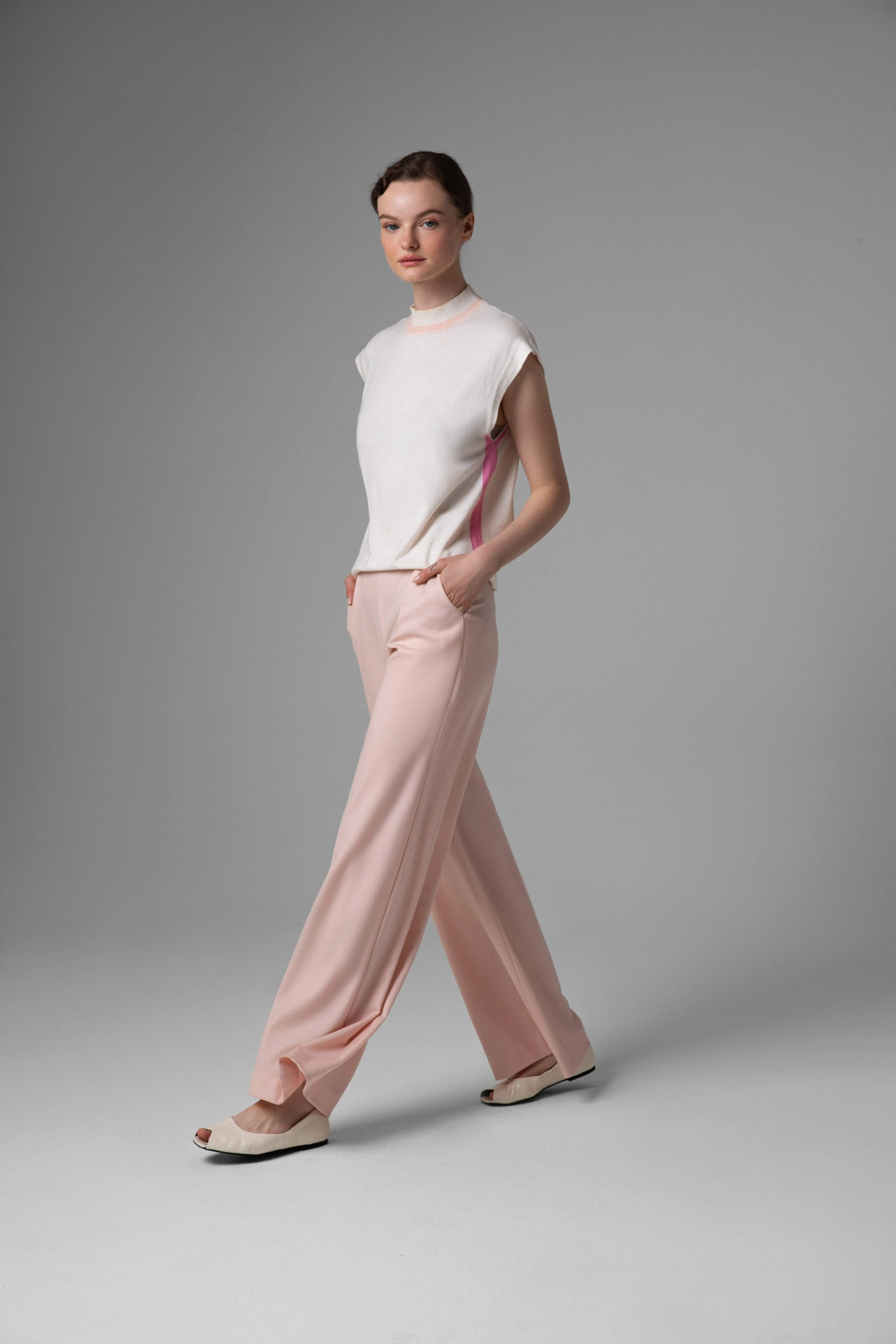 Pastel pink wool trousers Monika Adamska, wide legs, side view on the model