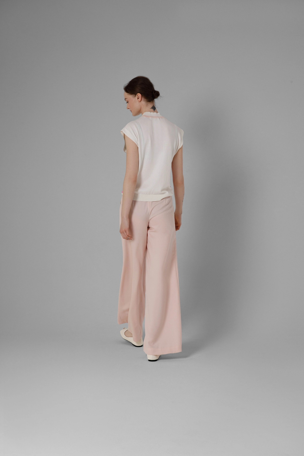Monika Adamska wool trousers pastel pink, wide legs, back view on the model