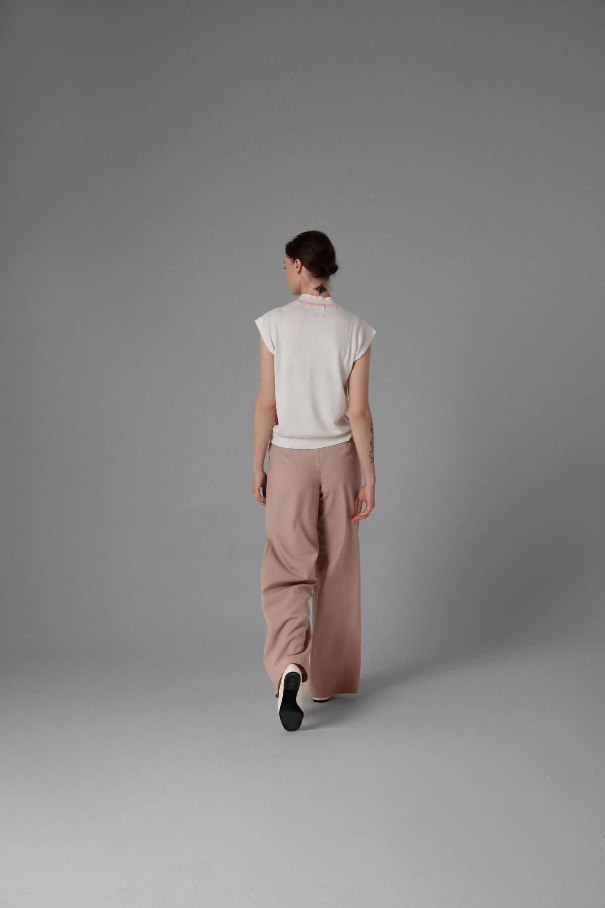 Monika Adamska beige wool trousers, wide legs, model back view