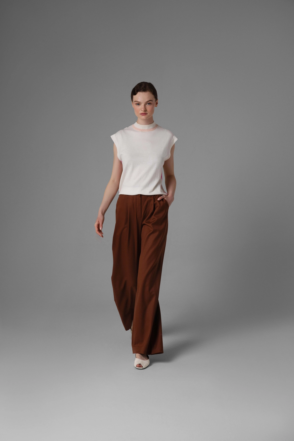 Brown wool trousers with pleats, wide-leg fit | Monika Adamska