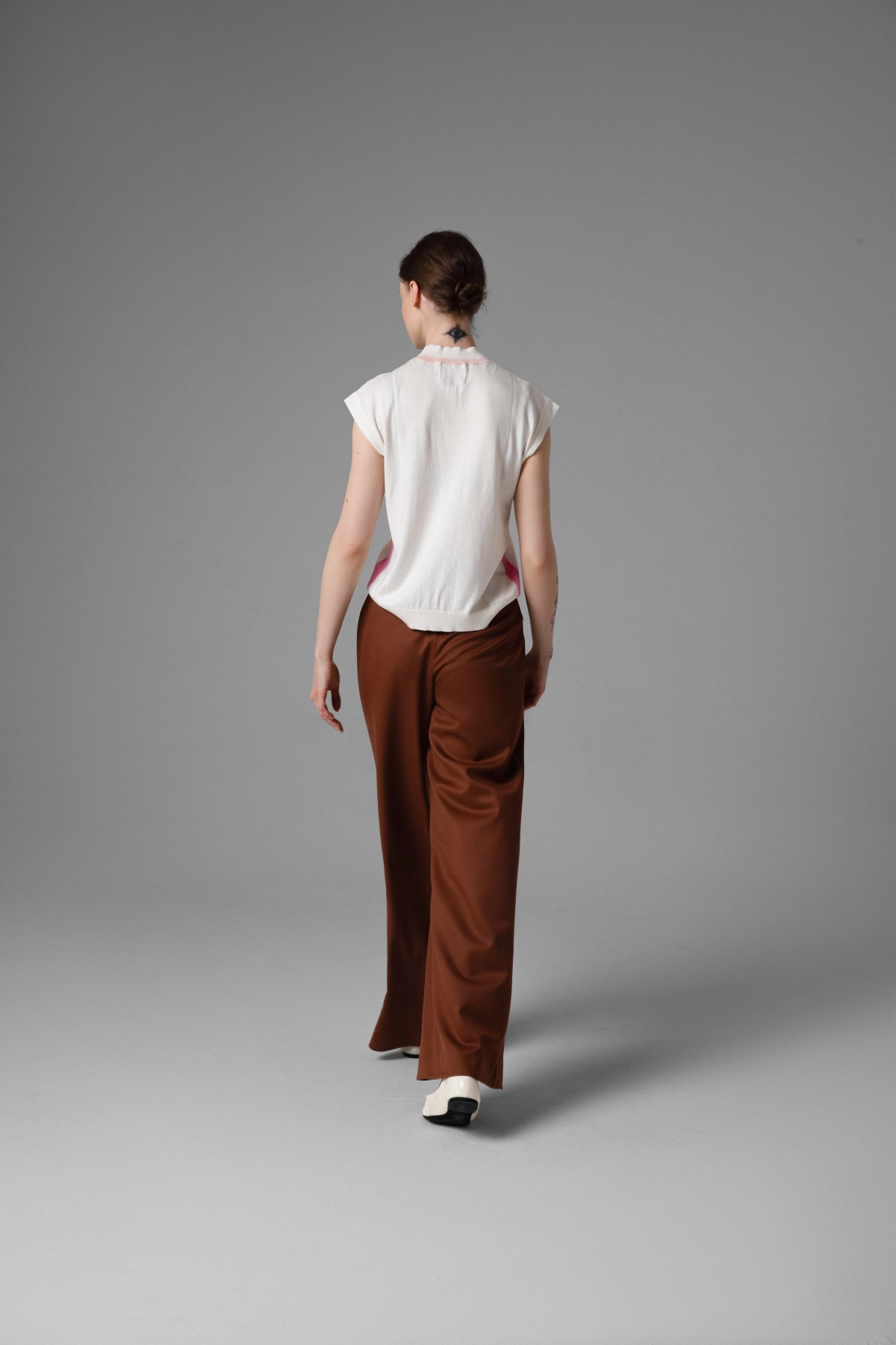 Brown wool trousers with pleats, wide-leg fit | Monika Adamska