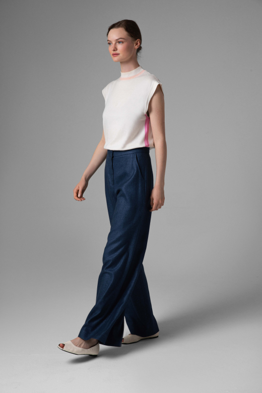 Classic trousers crafted from a noble natural fabric