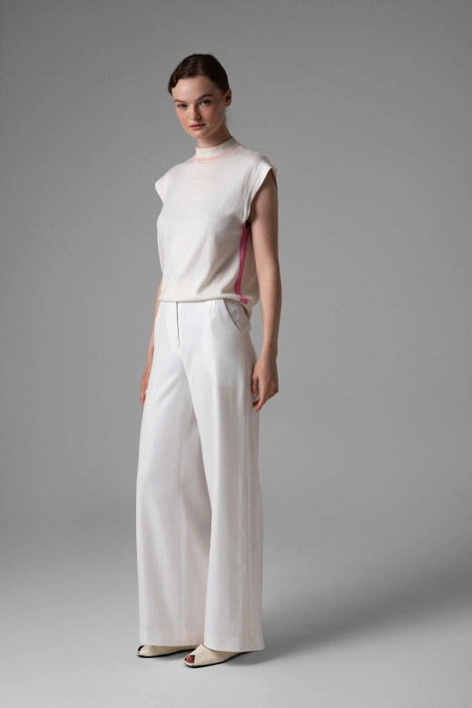 White herringbone trousers Monika Adamska, wide legs, model side view