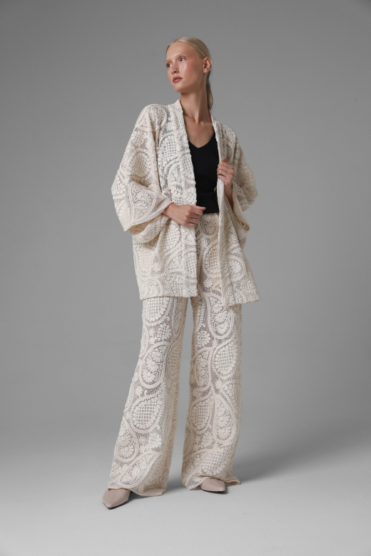 Krótkie kimono crochet look