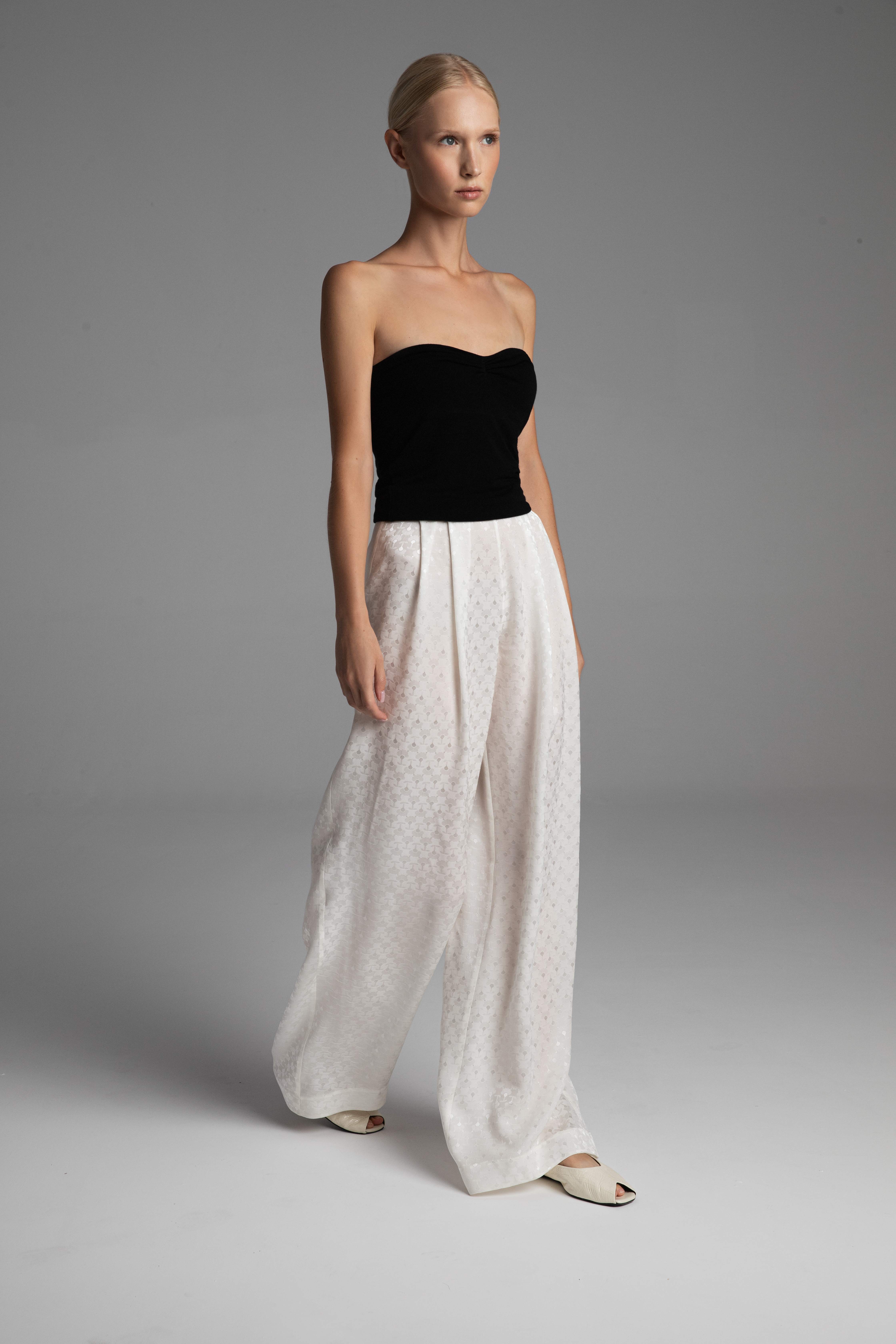 The movement of the structural silk jacquard weave – wide legs reacting to the body's rotation.