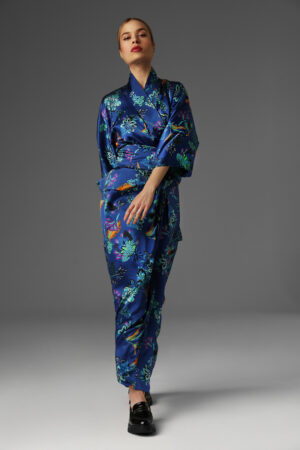 Długie jedwabne kimono.